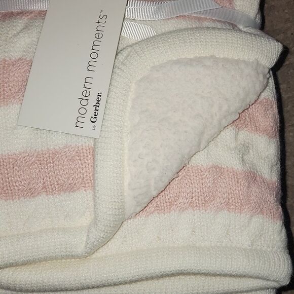 Modern Moments by Gerber Baby Boy or Girl Cable Knit Blanket with Sherpa, Pink - Picture 8 of 8